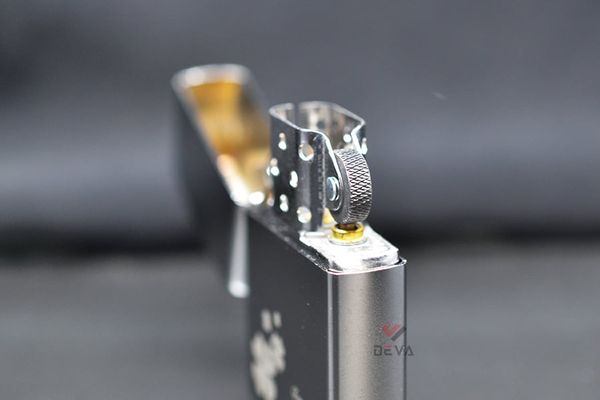 Bật lửa zippo Satin mỹ chính hãng cỏ 4 lá bạc Z61