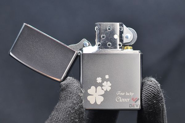 Bật lửa zippo Satin mỹ chính hãng cỏ 4 lá bạc Z61