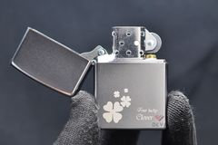 Bật lửa zippo Satin mỹ chính hãng cỏ 4 lá bạc Z61