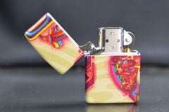 Zippo Sơn Chủ Đề Nghệ Thuật Ảo Giác Trippy Design Z397
