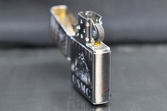 Zippo Mỹ sơn chủ đề Thuỷ Quân Lục Chiến Hoa Kỳ USMC Z389