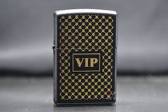 Zippo Mỹ chính hãng sơn đen mờ in hoa văn Vip Z193