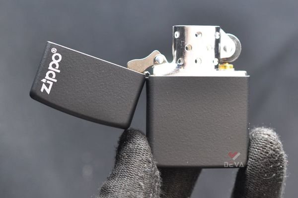 Zippo Chính Hãng Đen Mờ In Logo Zippo ZT19