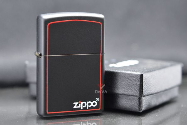 Zippo sơn đen kẻ đỏ ZT55