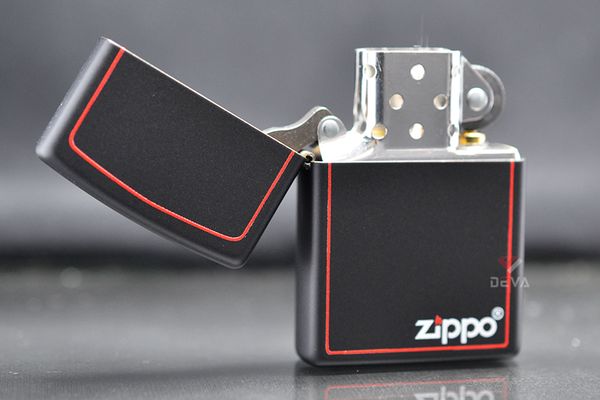 Zippo sơn đen kẻ đỏ ZT55