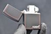 Zippo sơn đen kẻ đỏ Z257