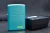 Zippo Sơn Màu Ngọc Lam In Logo Zippo Flat Turquoise ZT18