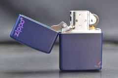 Zippo Sơn Matte Xanh Tím Than In Logo Zippo ZT10
