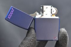 Zippo Sơn Matte Xanh Tím Than In Logo Zippo ZT10