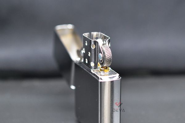 Zippo chính hãng trắng bạc xước ZT39