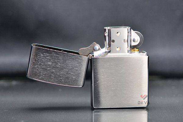 Bật lửa Zippo Mỹ bạc xước Z69
