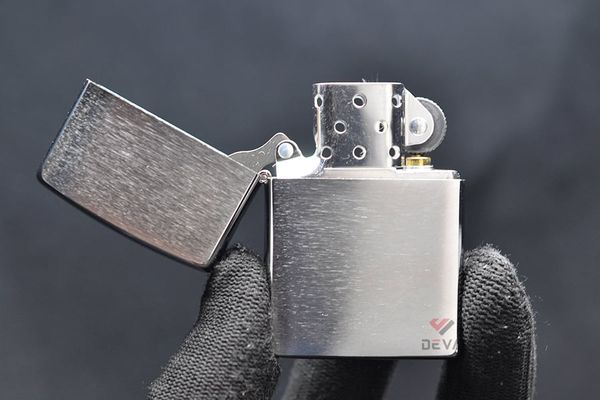 Bật lửa Zippo Mỹ bạc xước Z69
