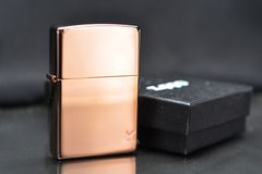 Zippo Vàng Hồng Trơn Bóng Rose Gold ZT12