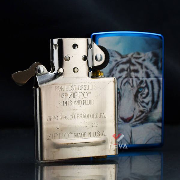 Zippo Tác Phẩm Bạch Hổ Của Carol Cavalaris Z107