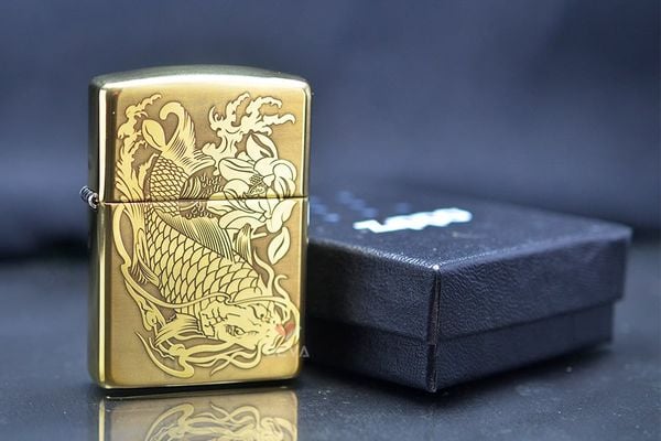 Zippo Cá Chép trong Đầm Sen ZN155