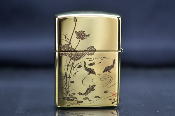 Zippo Cá Chép trong Đầm Sen ZN155