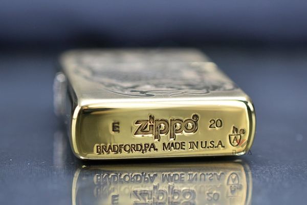 Zippo Cá Chép trong Đầm Sen ZN155