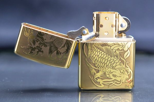 Zippo Cá Chép trong Đầm Sen ZN155