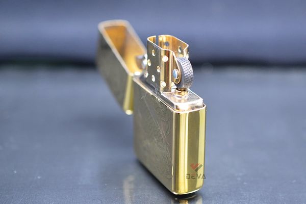 Zippo Cá Chép trong Đầm Sen ZN155