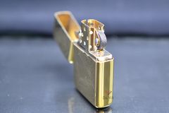 Zippo Cá Chép trong Đầm Sen ZN155