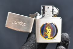 Zippo Bạc Ốp Emblem Đổi Màu Theo Nhiệt Độ ZN360
