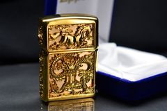 Zippo Bọc Phù Điêu Long Mã Mạ Vàng ZN382