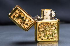 Zippo Bọc Phù Điêu Long Mã Mạ Vàng ZN382