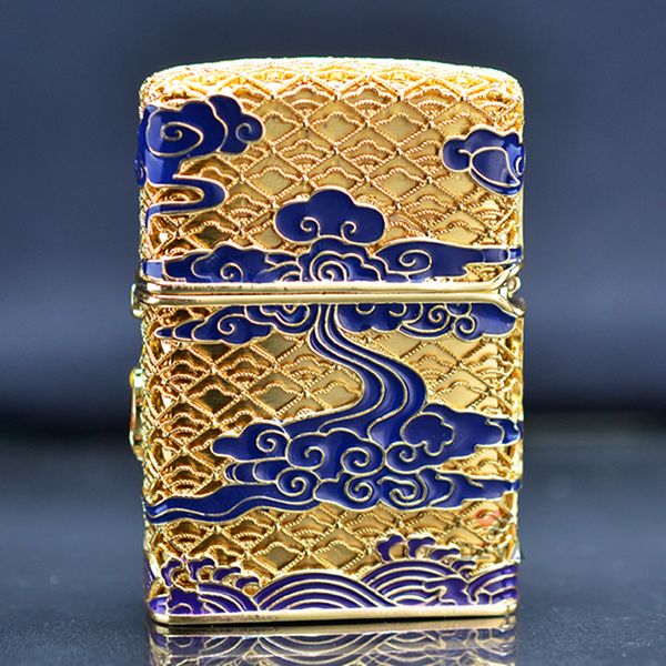 Zippo Mỹ xuất Nhật bọc vàng ốp Trâu Chiến dạ quang ZN340