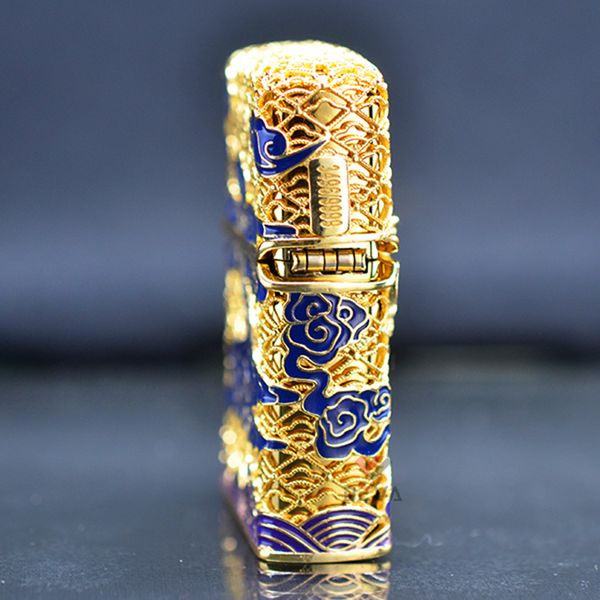 Zippo Mỹ xuất Nhật bọc vàng ốp Trâu Chiến dạ quang ZN340