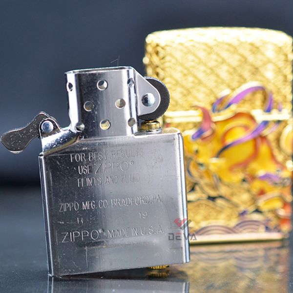 Zippo Mỹ xuất Nhật bọc vàng ốp Trâu Chiến dạ quang ZN340