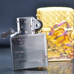Zippo Mỹ xuất Nhật bọc vàng ốp Trâu Chiến dạ quang ZN340