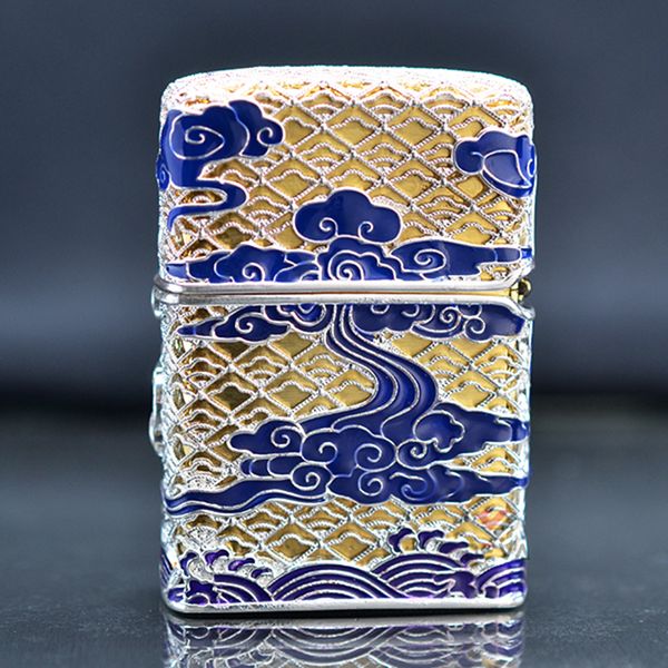 Zippo Mỹ xuất Nhật bọc vàng ốp Trâu Chiến dạ quang ZN340