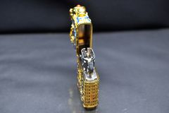 Zippo Bọc Lưới Vàng Sơn Mài Con Quay Thần Thú ZN378