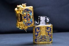 Zippo Bọc Lưới Vàng Sơn Mài Con Quay Thần Thú ZN378