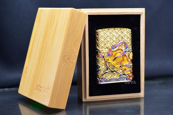 Zippo Mỹ xuất Nhật bọc vàng ốp Trâu Chiến dạ quang ZN340
