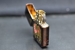 Zippo Sơn Mài In Chủ Đề Trâu Vàng ZN368