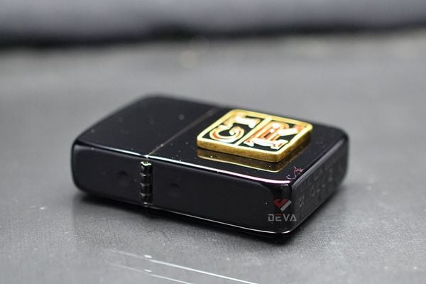 Zippo Tái Bản 1941 Đen Bóng Ốp Emblem Nissan GTR ZN352