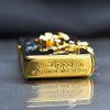 Zippo Ốp Cẩm Thạch Đen Ngựa Nổi Mạ Vàng ZN115
