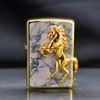 Zippo Ốp Cẩm Thạch Đen Ngựa Nổi Mạ Vàng ZN115