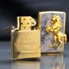 Zippo Ốp Cẩm Thạch Đen Ngựa Nổi Mạ Vàng ZN115
