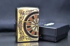 Bật lửa zippo hình bàn quay Roulette ốp gỗ Z25
