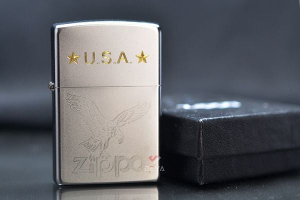 Zippo Mạ Satin Khắc Hình Đại Bàng Mỹ ZK63