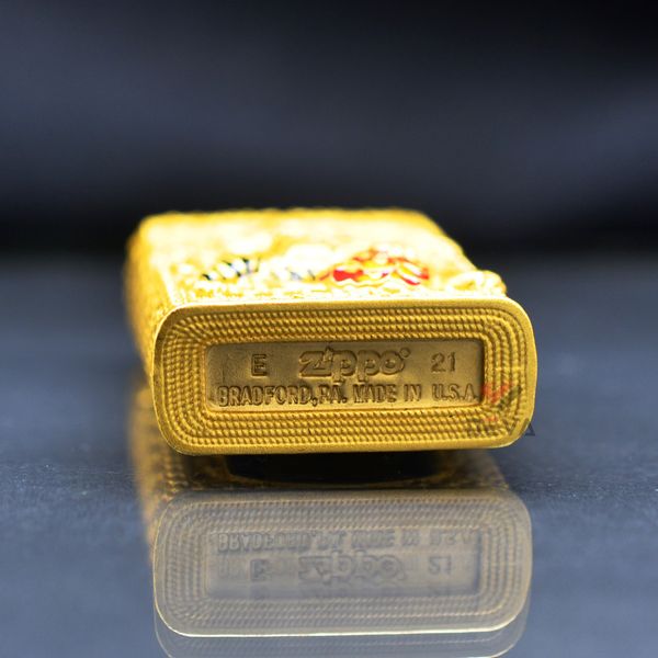 Zippo Slim Bọc Lưới Vàng Ốp Hình Mãnh Hổ Tung Cánh ZN171