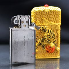 Zippo Slim Bọc Lưới Vàng Ốp Hình Mãnh Hổ Tung Cánh ZN171