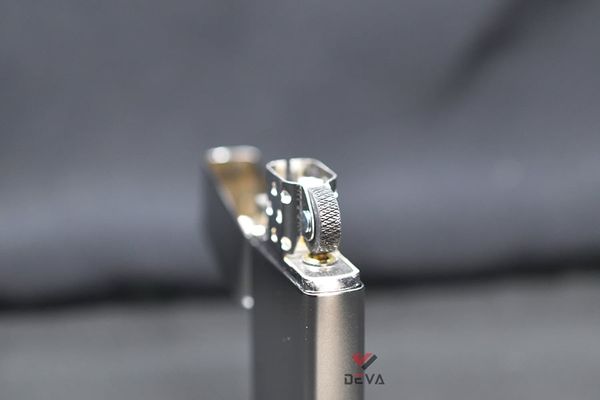 Zippo Slim satin trắng ZT13