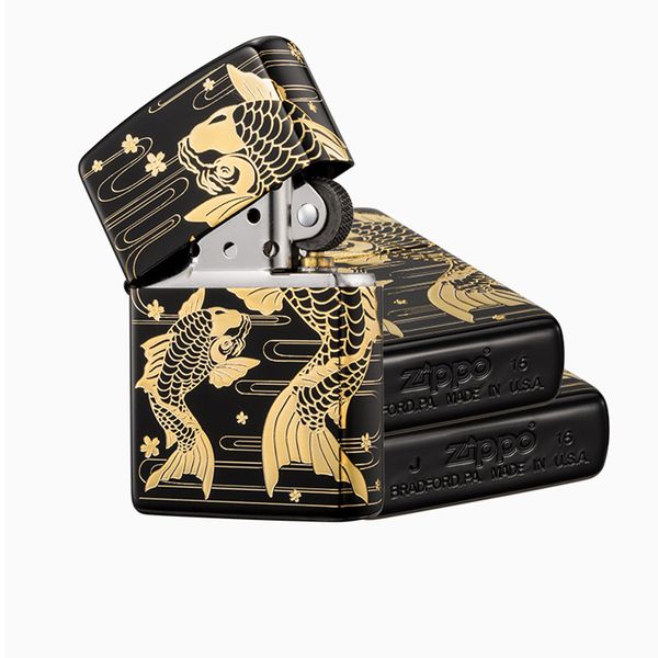 Zippo sơn đen hình cá chép vàng ZN174