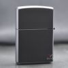 Zippo sơn đen kẻ đỏ Z257