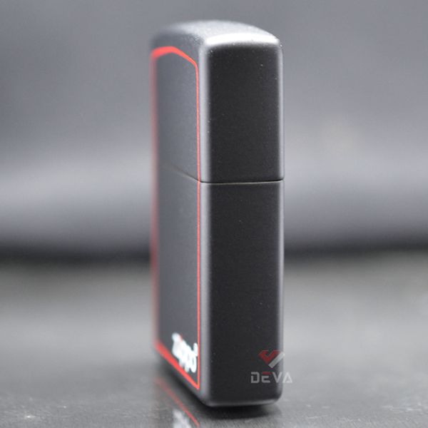 Zippo sơn đen kẻ đỏ ZT55