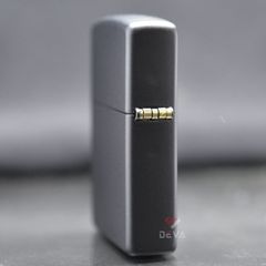 Zippo sơn đen kẻ đỏ ZT55