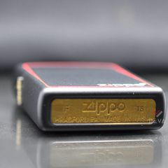 Zippo sơn đen kẻ đỏ ZT55